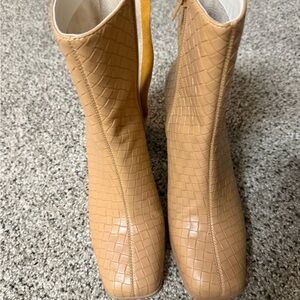 Elegant Tan Textured Ankle Boots